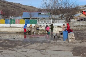 Satul Dobromir saracie sursa Info Sud Est