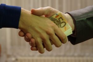 spaga, mita, evaziune fiscala