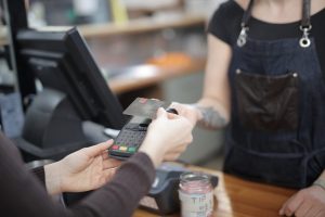 card pos contacless sursa pexels