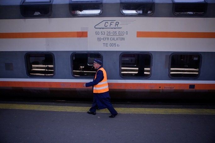 cfr, tren, calatori, caile ferate, vagon