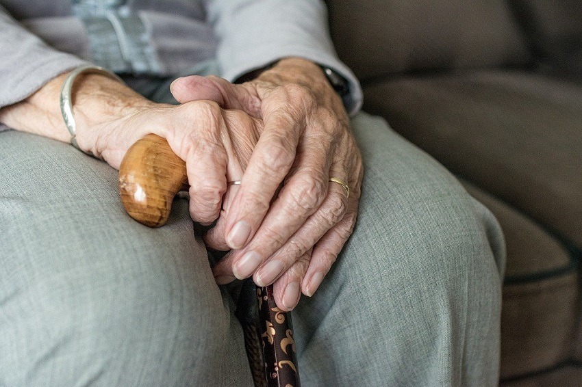 varstnici, pensionari