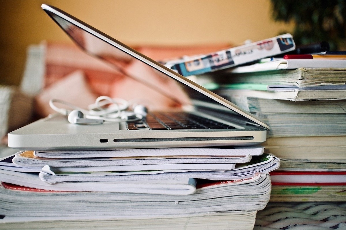 Caiete, calculator, laptop, lectii online, scoala digitala, vacanta, cursuri, manuale / Foto: Pixabay.com