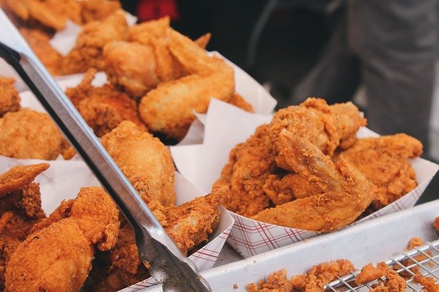 Pui prăjit, aripioare, fast food, mâncare nesănătoasă, meniu. sursa foto: pixabay.com