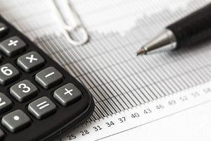 calculator calcule bani criza economie grafic contabil pexels