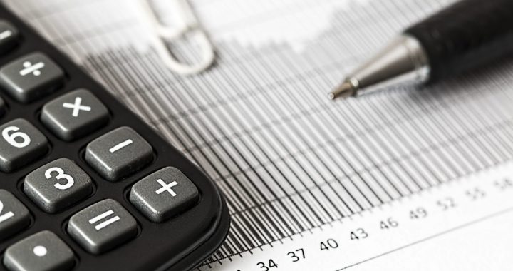 calculator calcule bani criza economie grafic contabil pexels