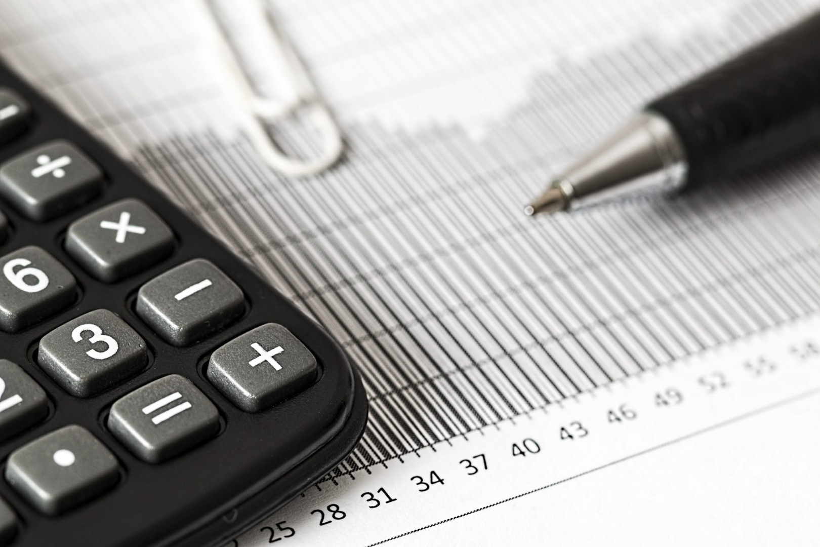 calculator calcule bani criza economie grafic contabil pexels