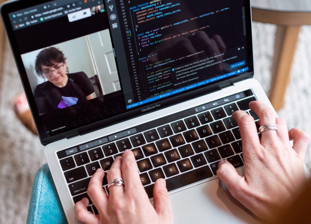 Lucru-de-acasa-telemunca-laptop-Pexels-e1603196663539
