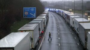 coadă TIRuri Marea Britanie sursa Voluntari in Europa