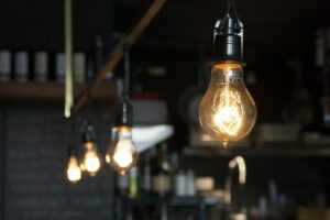 bec becuri energie electrica lumina facturi
