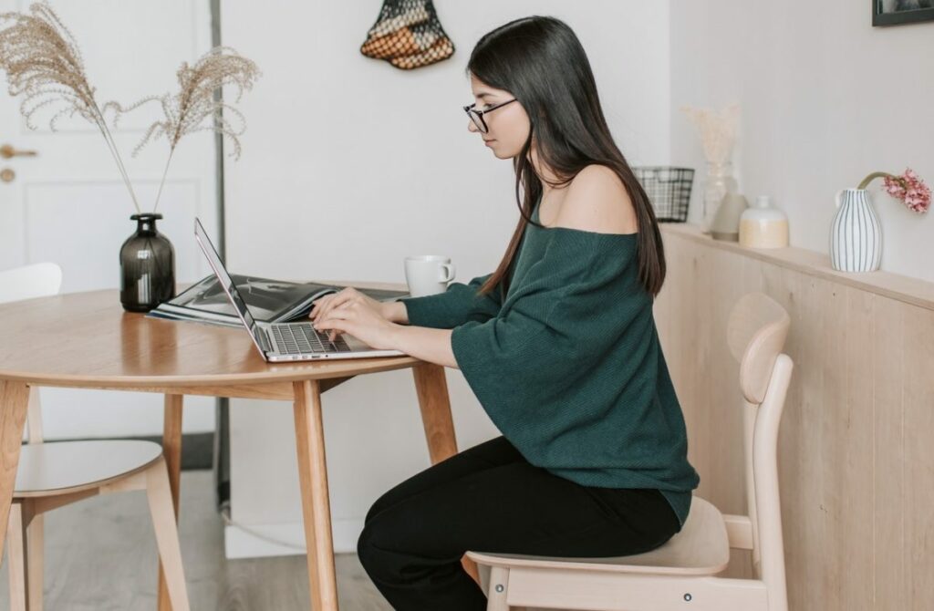 telemunca-teleworking-computer-calculator-Pexels-e1604673995101