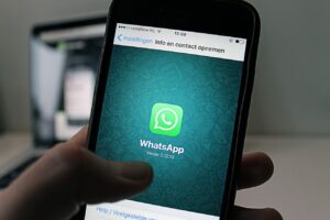 whatsapp telefon mobil pexels