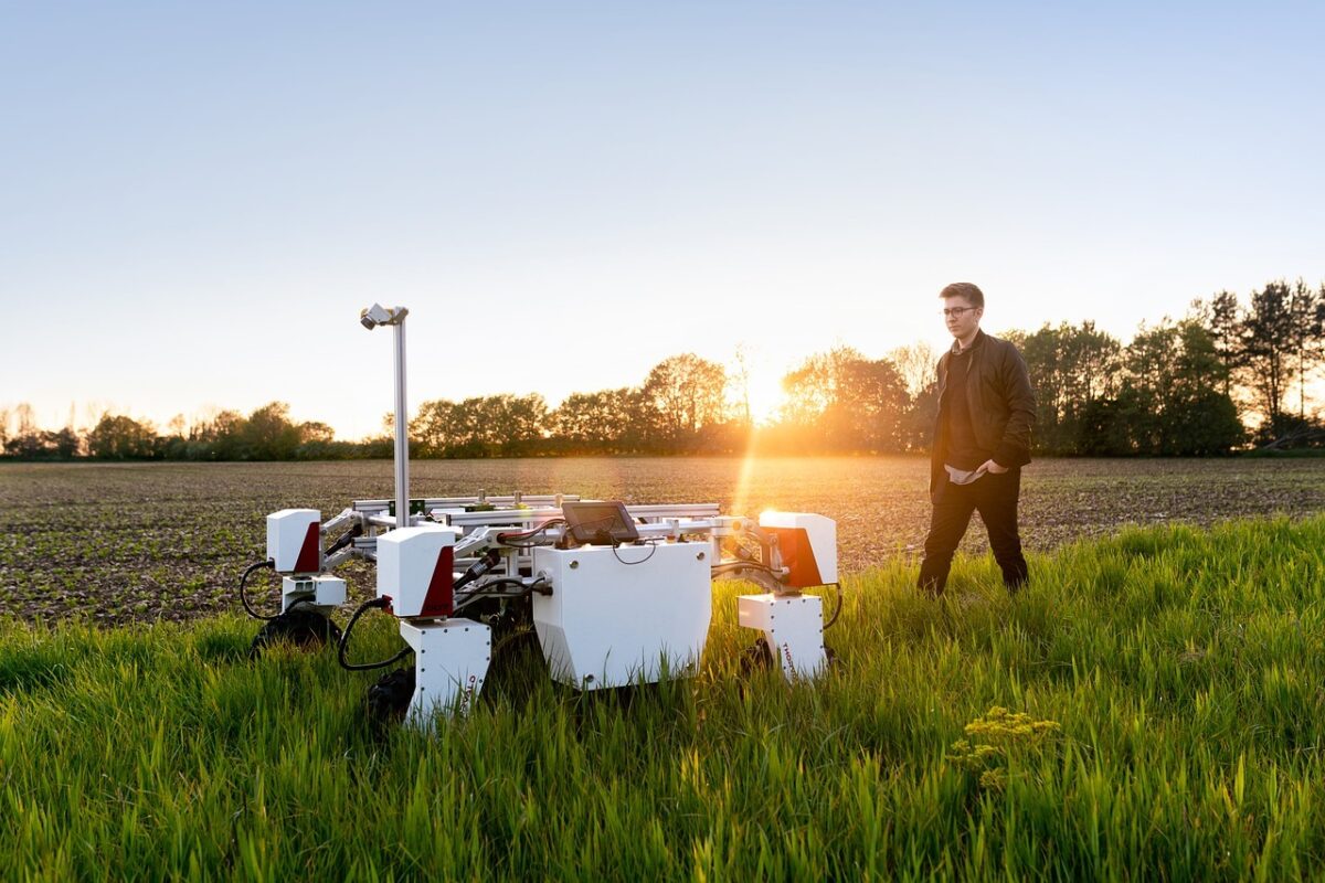 Robot agricultura sursa Pixabay
