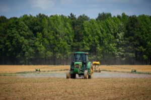 agricultura, teren agricol, combina, tractor, pesticide