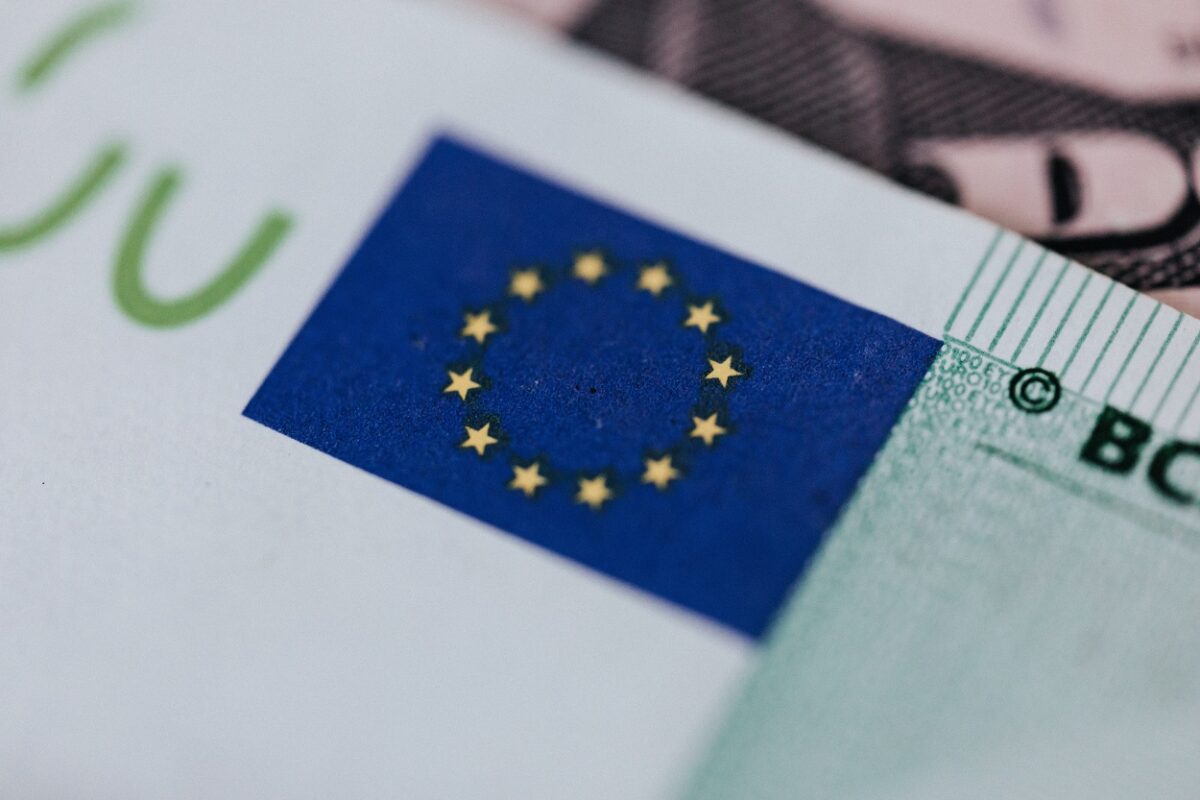 bani euro bancnota ue foto pexels-karolina-grabowska