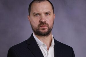 dan tapalaga editorial prim plan