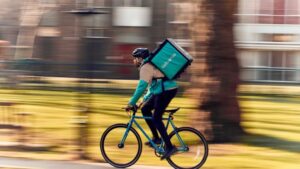 deliveroo, livrare, curier