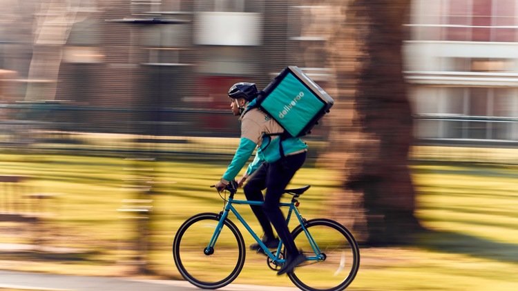 deliveroo, livrare, curier