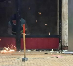 Demolare chioscuri metrou