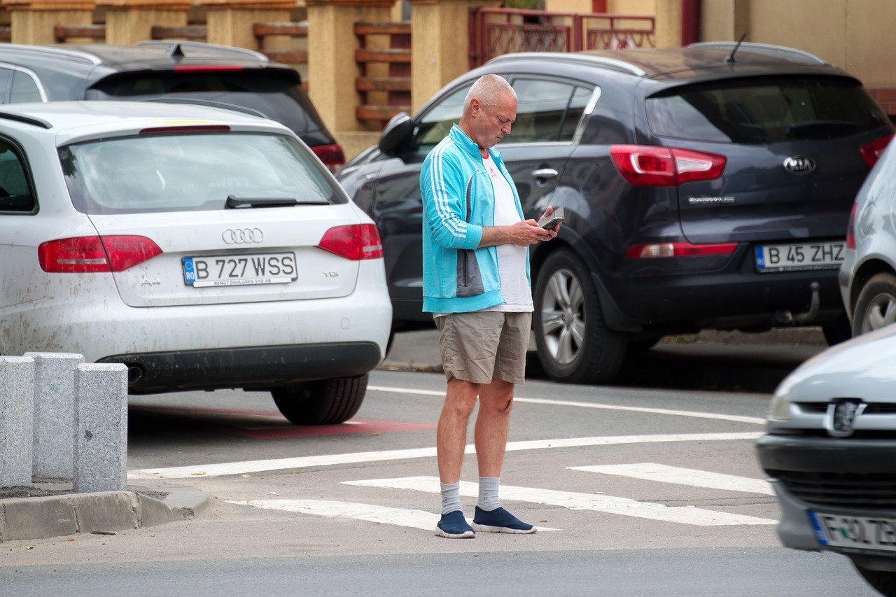 trecere de pietoni, pieton, telefon