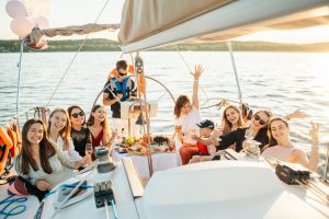 yacht party mare petrecere