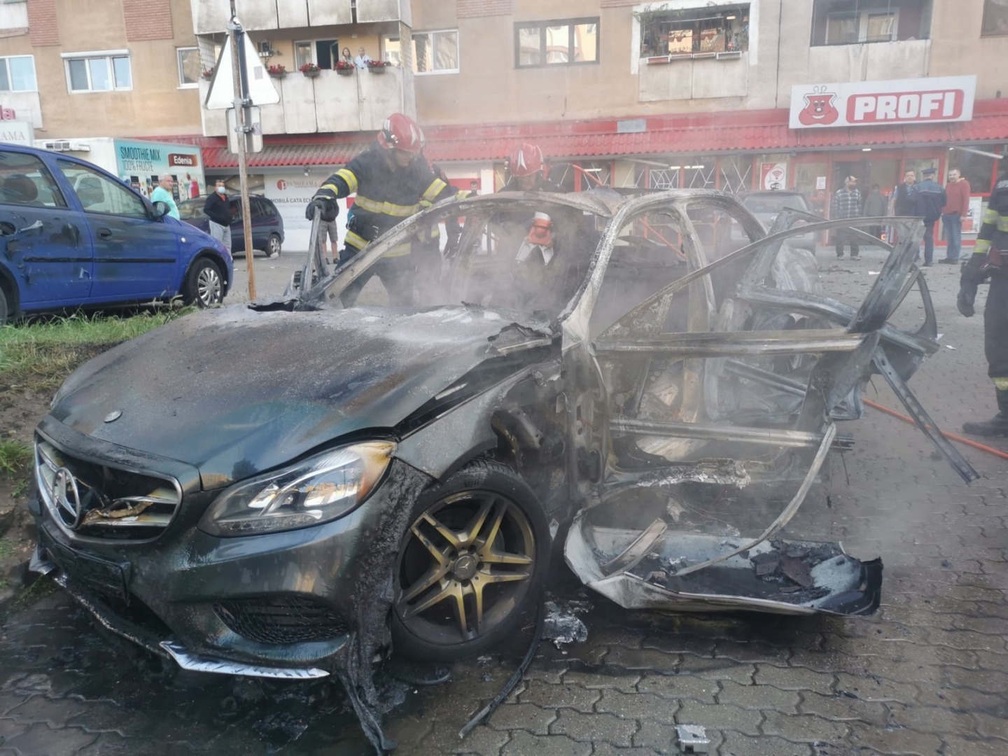 explozie arad masina om de afaceri