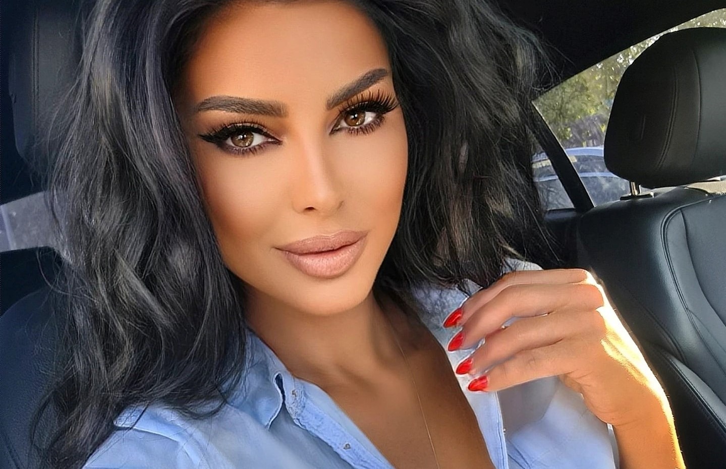 raluca paraschiv selfie