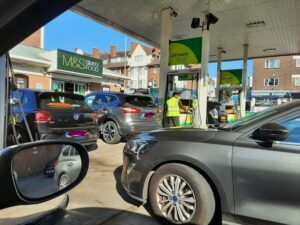 Coadă la benzină Londra