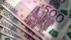 500 de euro, bani, bancnota, valuta, money, spalare de bani, infractiune, furt, evaziune fiscala