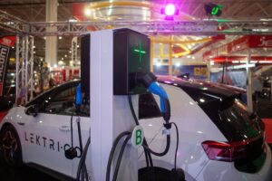 masina electrica, statie incarcare