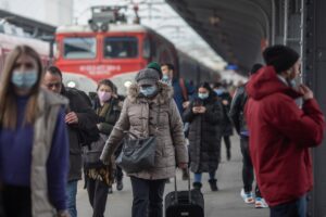 Gara de Nord, CFR, oameni, transport feroviar, pandemie, calatori