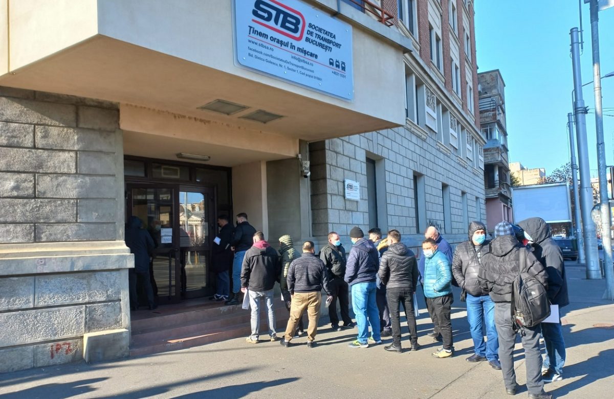 Coadă angajari soferi STB