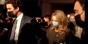 Elizabeth Holmes, la tribunal