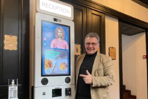 robot, hotel, digitalizare