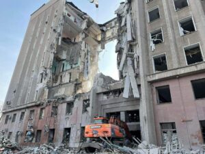 mikolaiv racheta bloc moloz bombardamente ucraina rusia