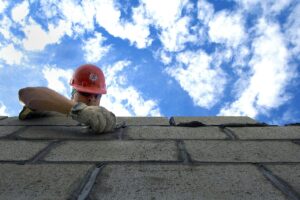 caramida, constructii, muncitor