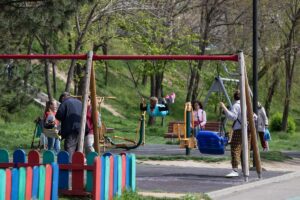 copii, loc de joaca, parc, leagan