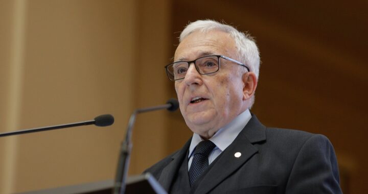 Mugur Isărescu