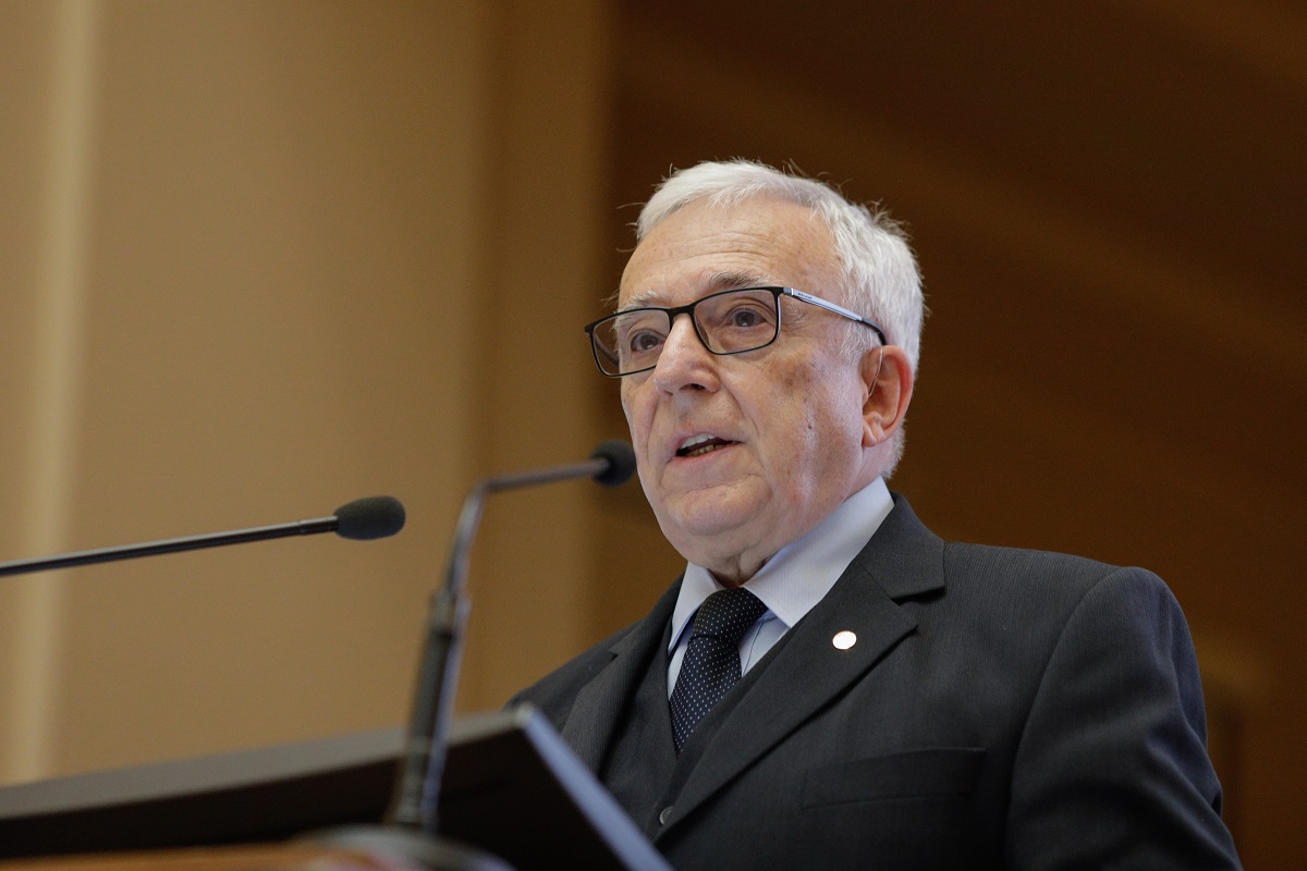 Mugur Isărescu