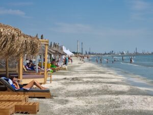 navodari statiune plaja turisti