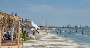 navodari statiune plaja turisti