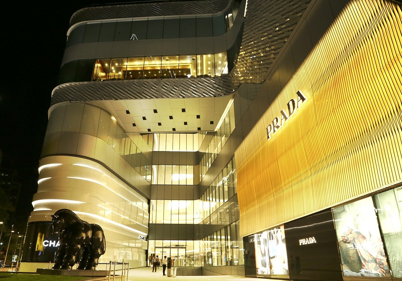 prada, produse de lux, branduri de lux