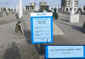 plaja sezlong cearsaf turisti sezon