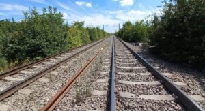 tren metropolitan doi linii de cale ferata