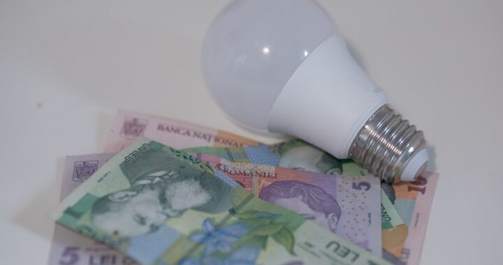 bani, lei, finante, bancnote, bec, energie, electricitate, lumina