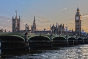marea britanie pod londra