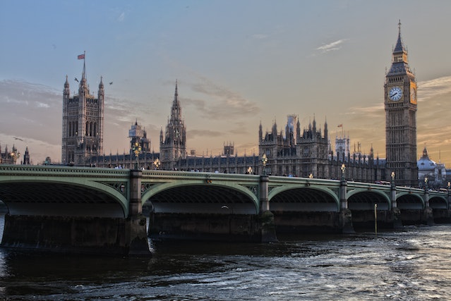 marea britanie pod londra