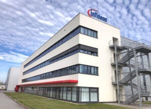 Infineon_Cegled_Fab-Opening