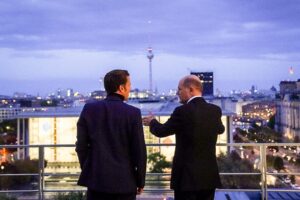 emmanuel macron, olaf scholz buna
