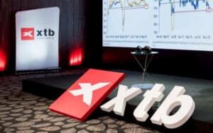 Un lider fintech, XTB, mereu alături de investitorii români