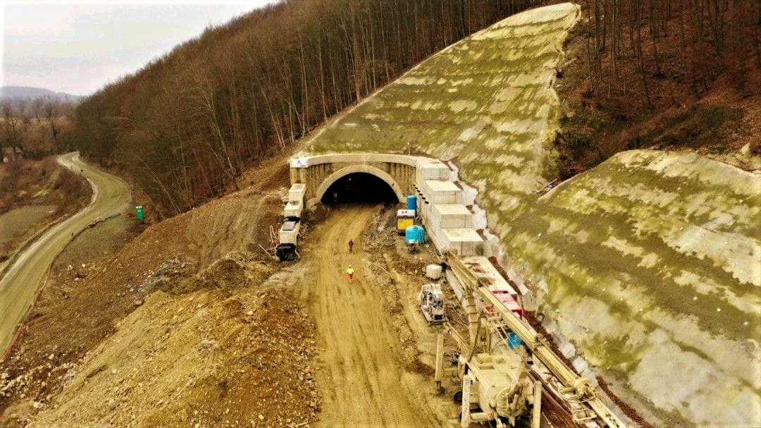 Tunel Feroviar Bătuța API